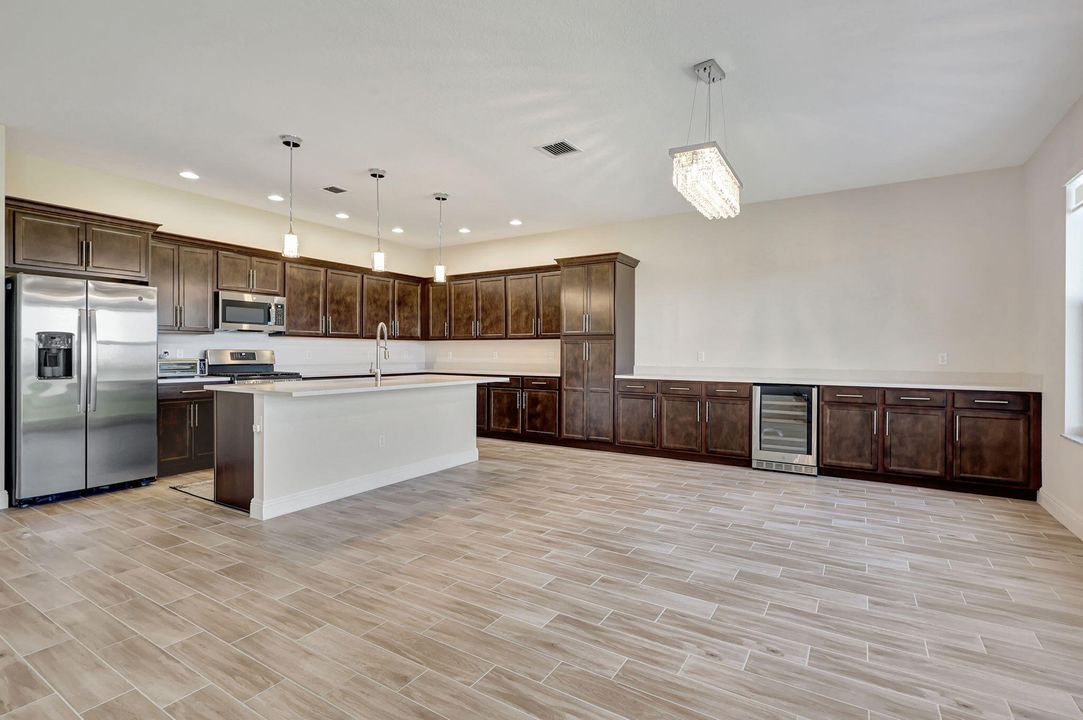 Active With Contract: $3,500 (3 beds, 2 baths, 1919 Square Feet)