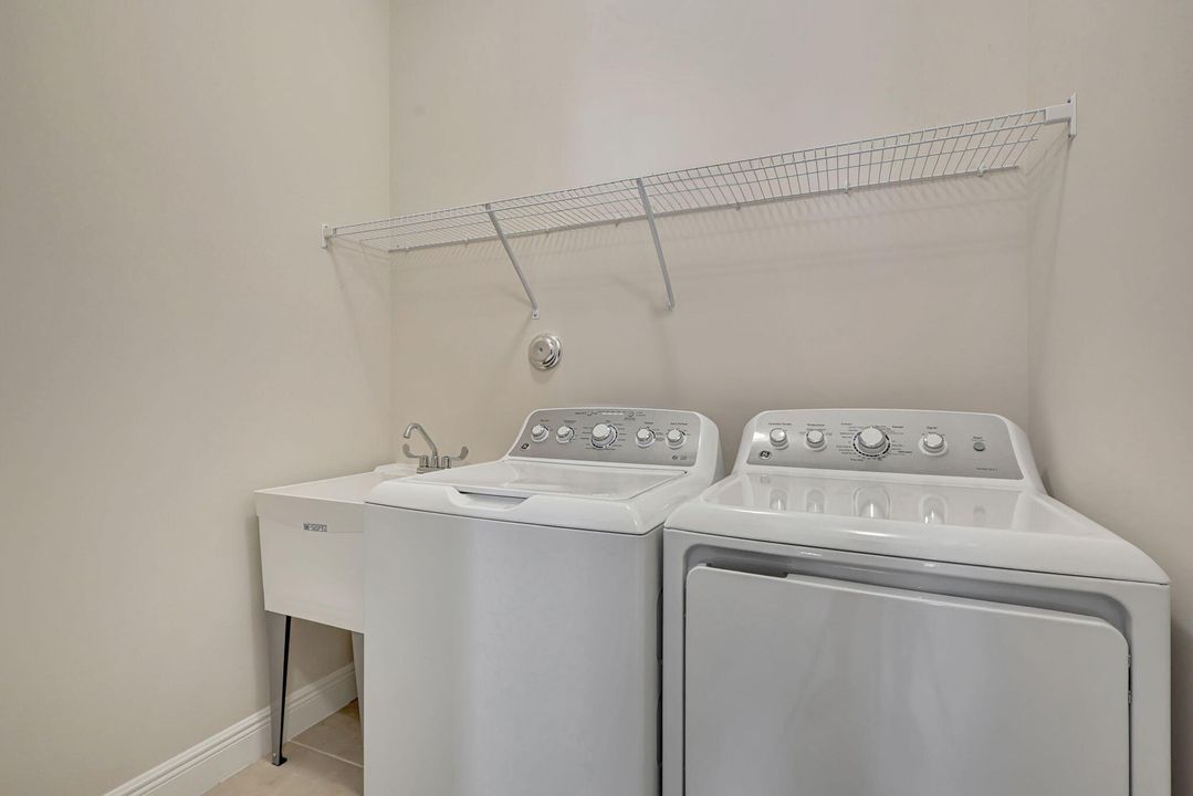 Active With Contract: $3,500 (3 beds, 2 baths, 1919 Square Feet)