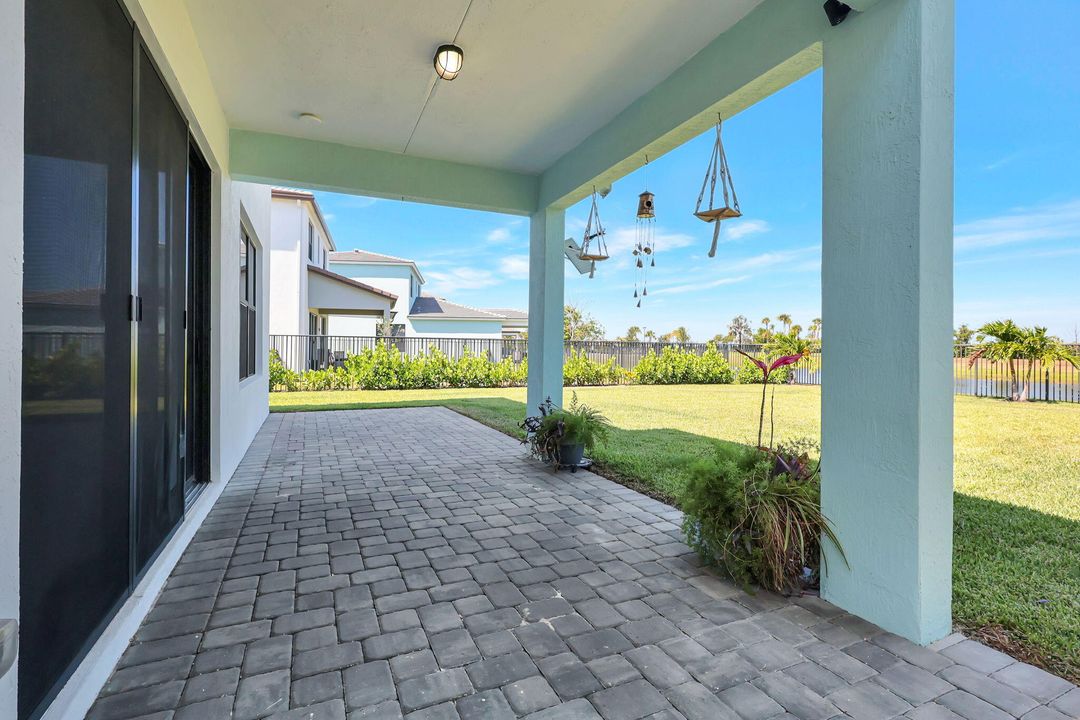 Active With Contract: $3,500 (3 beds, 2 baths, 1919 Square Feet)