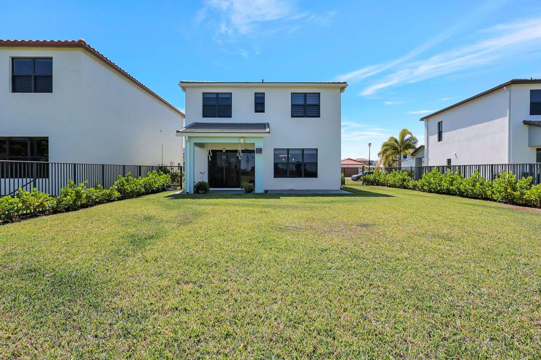 Active With Contract: $3,500 (3 beds, 2 baths, 1919 Square Feet)