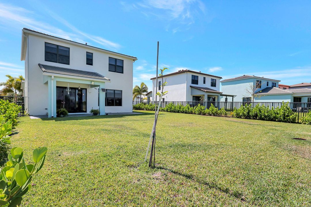 Active With Contract: $3,500 (3 beds, 2 baths, 1919 Square Feet)