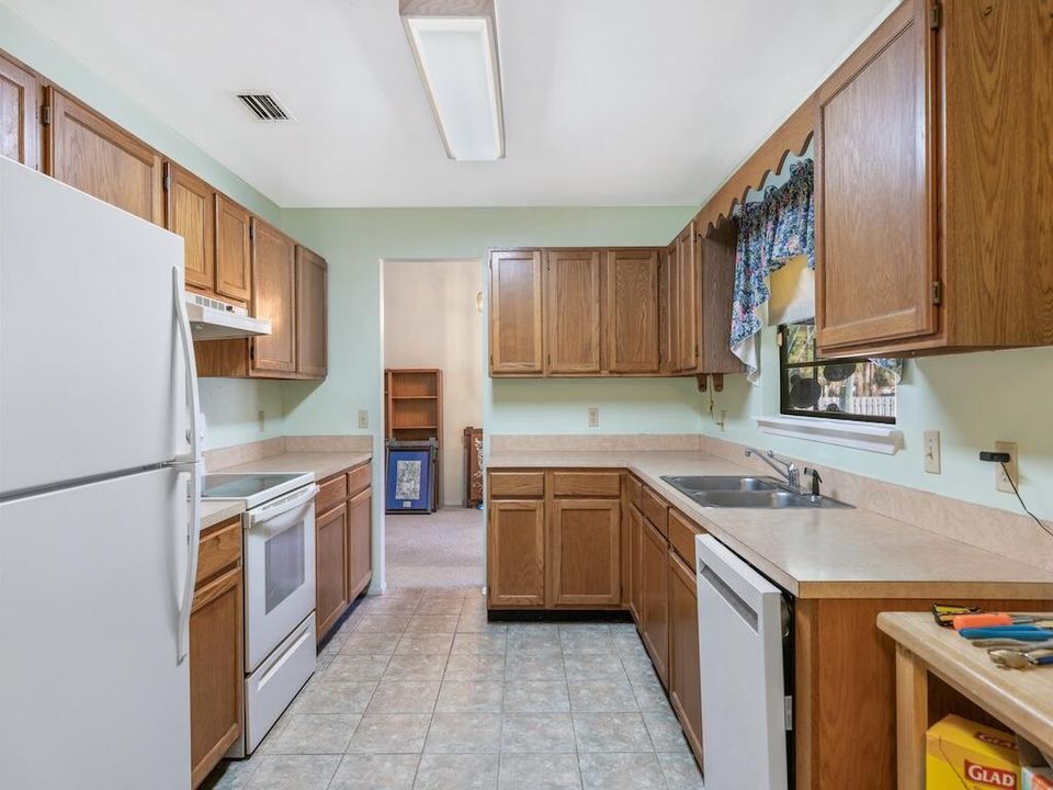 For Sale: $339,900 (3 beds, 2 baths, 1781 Square Feet)