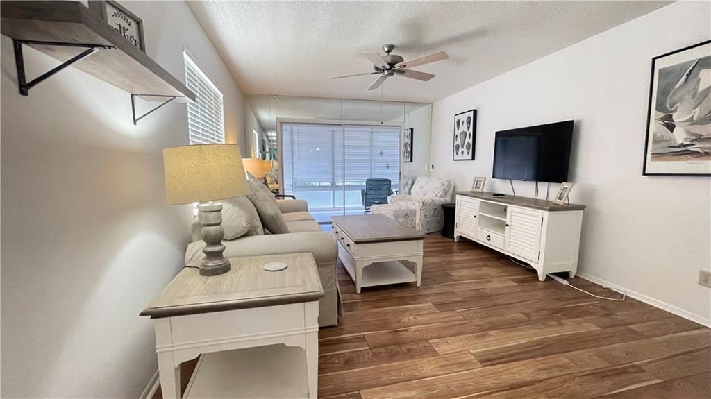 Active With Contract: $135,000 (2 beds, 2 baths, 1000 Square Feet)