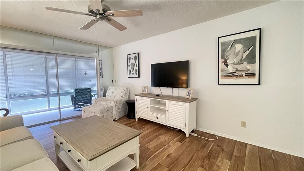 Active With Contract: $135,000 (2 beds, 2 baths, 1000 Square Feet)