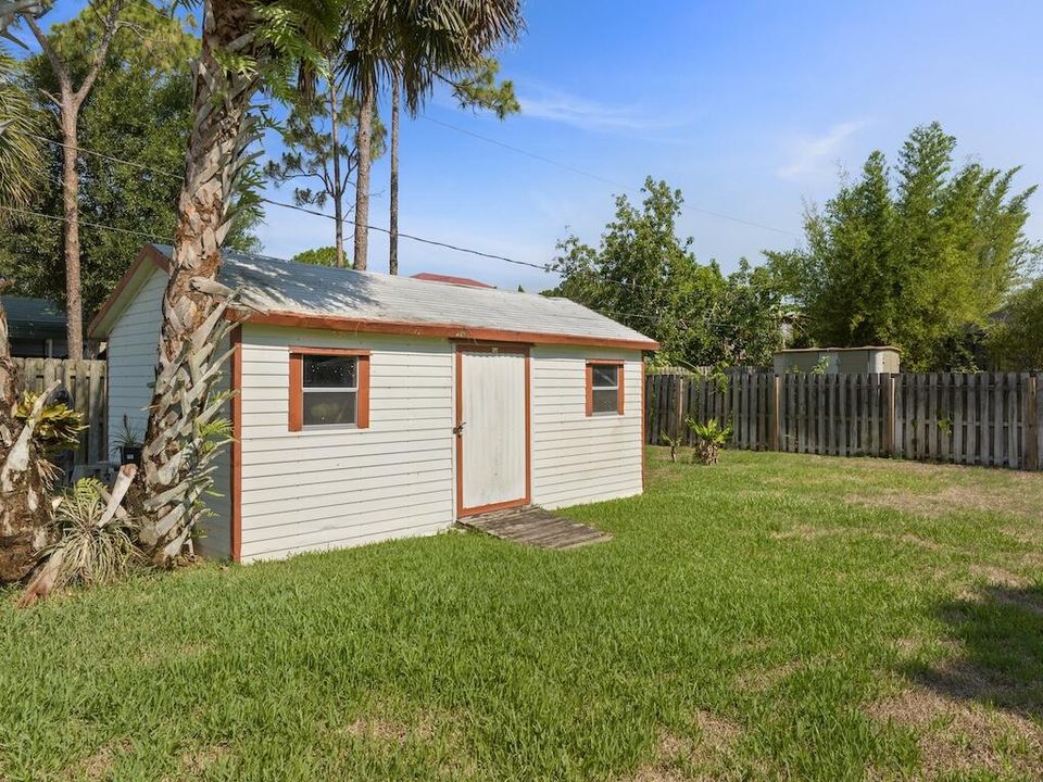 For Sale: $339,900 (3 beds, 2 baths, 1781 Square Feet)