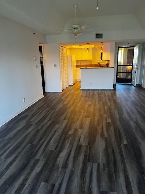 For Rent: $2,400 (2 beds, 2 baths, 1180 Square Feet)