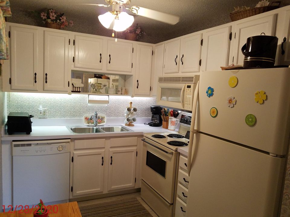 For Rent: $1,200 (1 beds, 1 baths, 750 Square Feet)