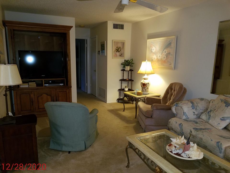 For Rent: $1,200 (1 beds, 1 baths, 750 Square Feet)
