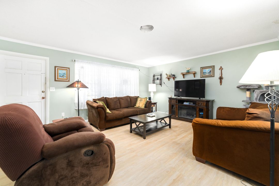 For Sale: $289,000 (2 beds, 2 baths, 1123 Square Feet)