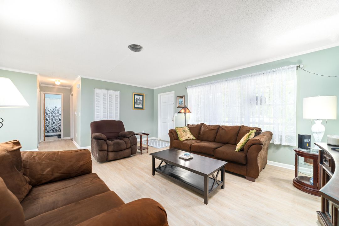 For Sale: $289,000 (2 beds, 2 baths, 1123 Square Feet)