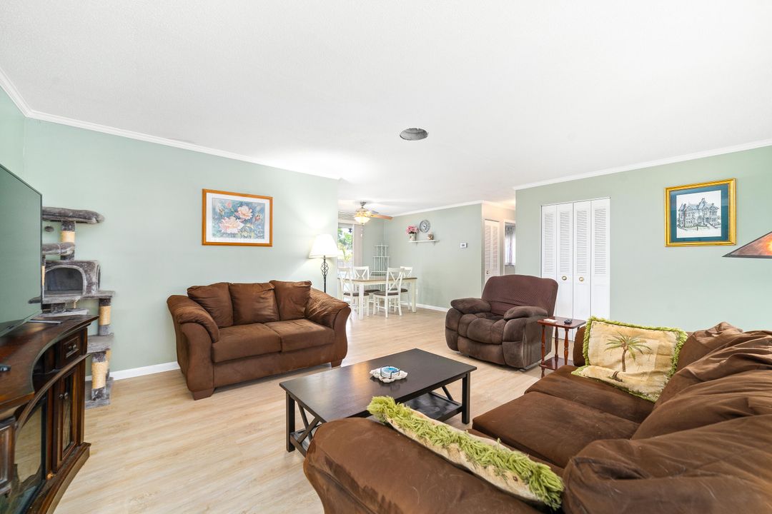 For Sale: $289,000 (2 beds, 2 baths, 1123 Square Feet)