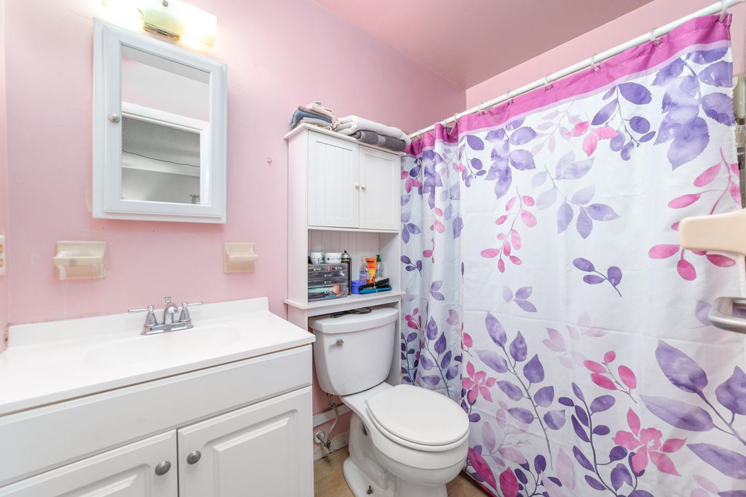 For Sale: $300,000 (2 beds, 2 baths, 1123 Square Feet)