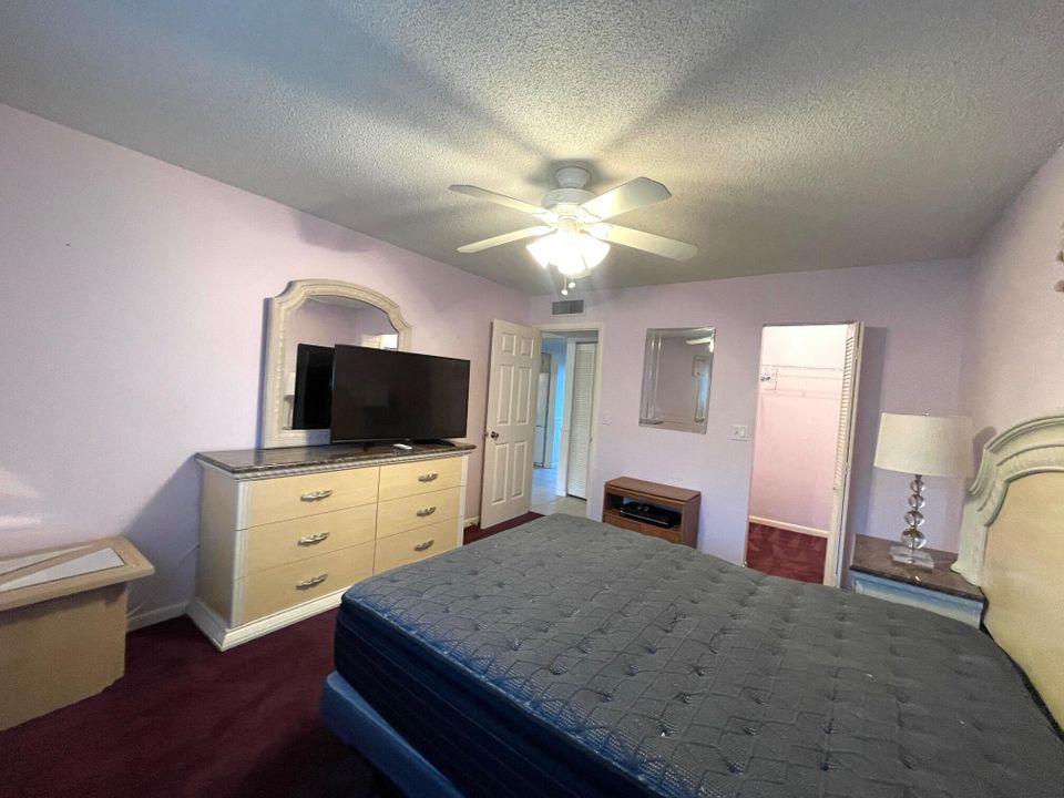For Sale: $88,500 (1 beds, 1 baths, 646 Square Feet)