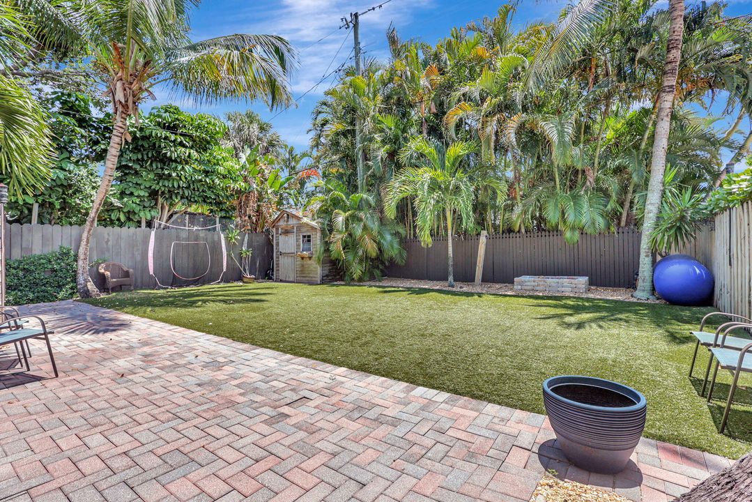 For Sale: $1,995,000 (4 beds, 2 baths, 1532 Square Feet)