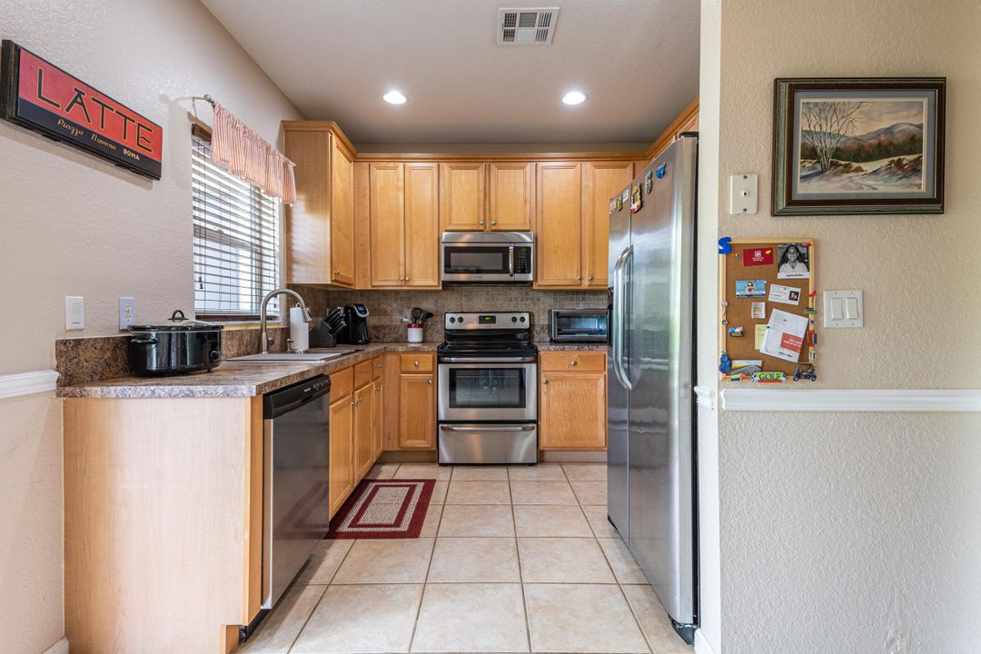 For Rent: $4,800 (2 beds, 2 baths, 1108 Square Feet)