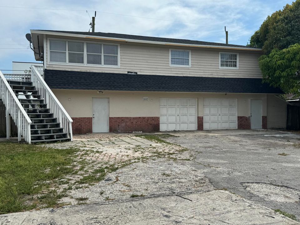 Active With Contract: $400,000 (4 beds, 3 baths, 1551 Square Feet)