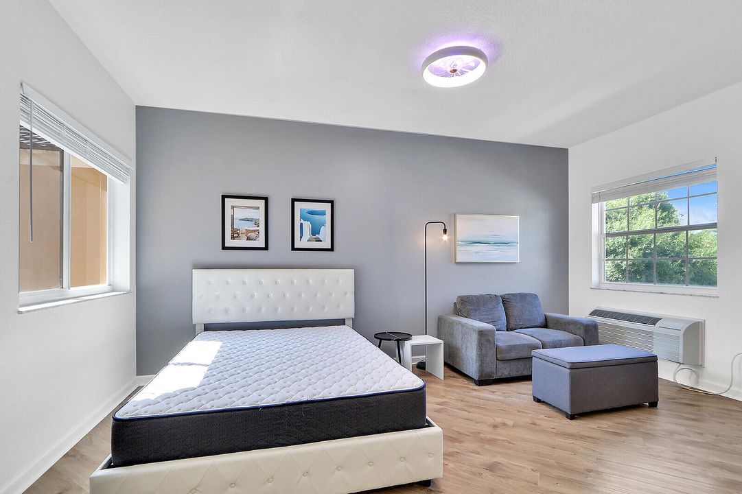 Active With Contract: $1,400 (1 beds, 1 baths, 400 Square Feet)