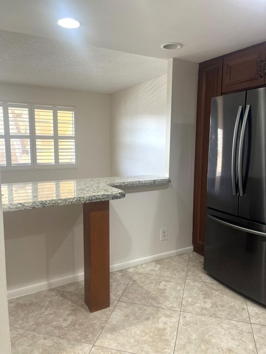 For Sale: $145,000 (1 beds, 1 baths, 779 Square Feet)