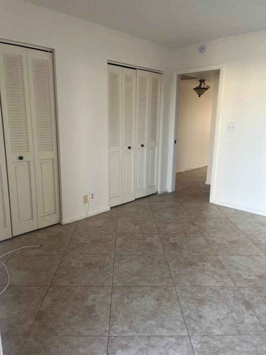 For Sale: $145,000 (1 beds, 1 baths, 779 Square Feet)