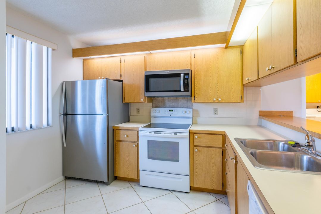 For Rent: $3,100 (2 beds, 2 baths, 1385 Square Feet)