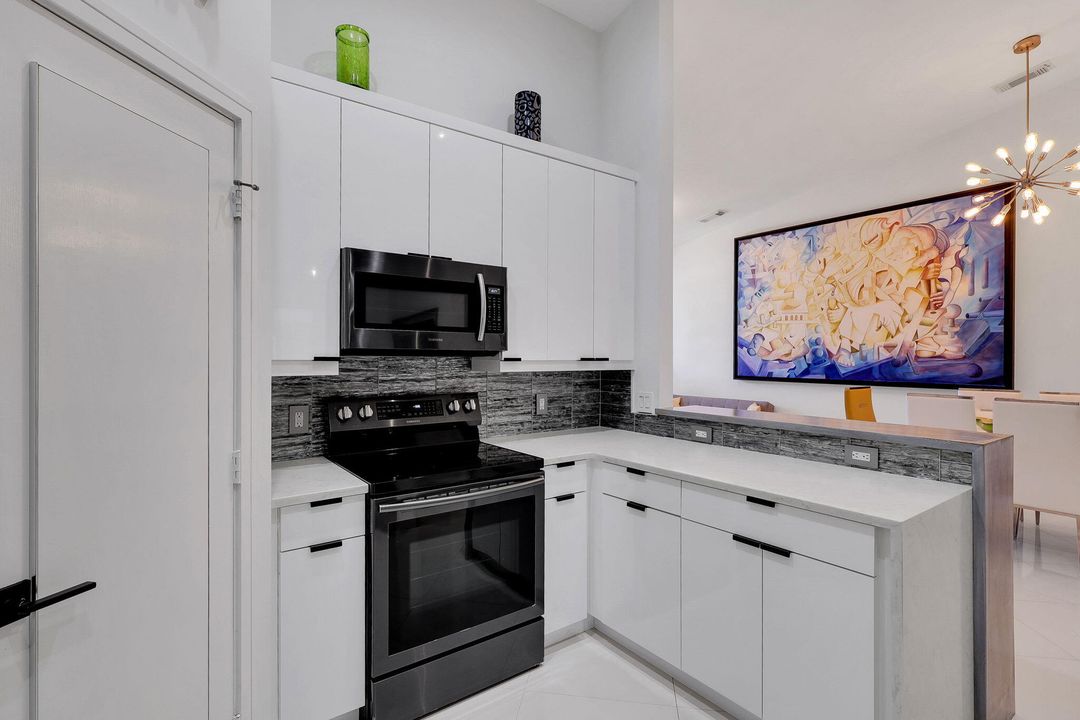 For Sale: $399,000 (2 beds, 2 baths, 1368 Square Feet)