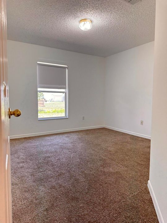 For Rent: $2,200 (3 beds, 2 baths, 1733 Square Feet)