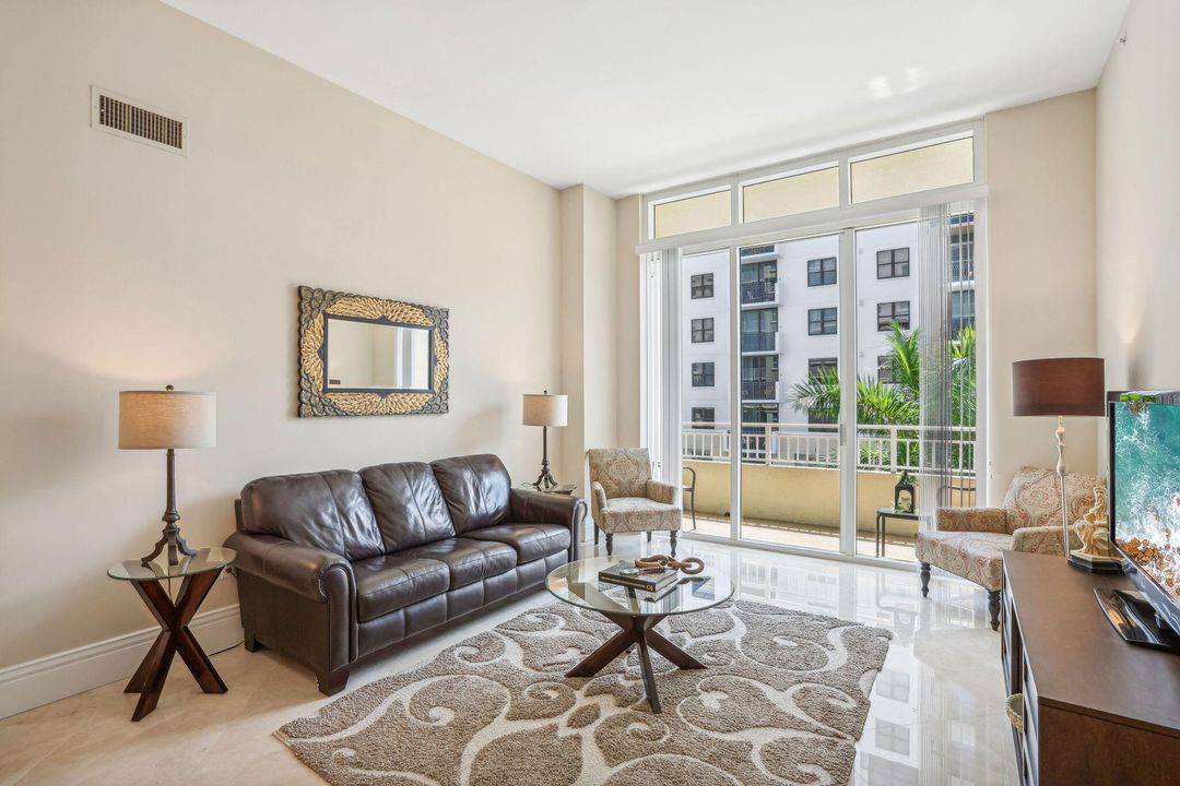 Active With Contract: $819,000 (2 beds, 2 baths, 1310 Square Feet)