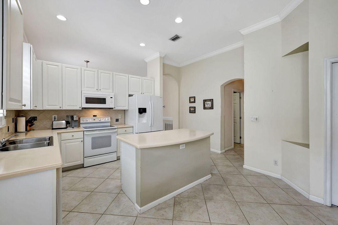 Active With Contract: $559,000 (3 beds, 2 baths, 1782 Square Feet)