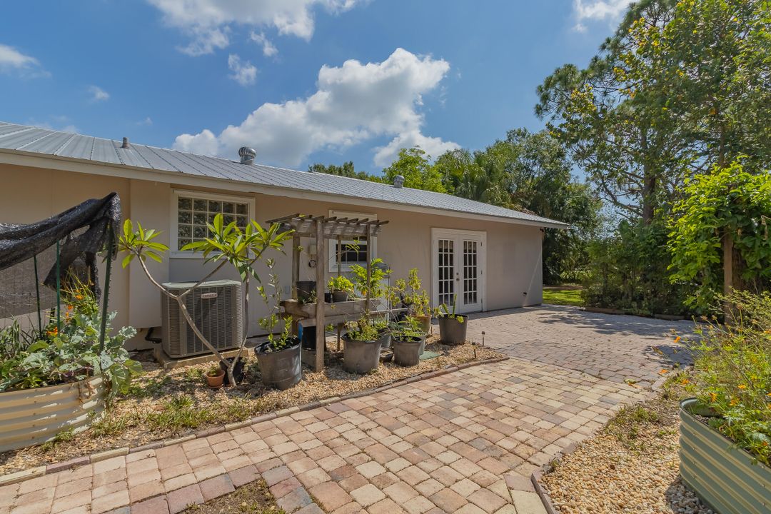 For Sale: $485,000 (3 beds, 2 baths, 1939 Square Feet)