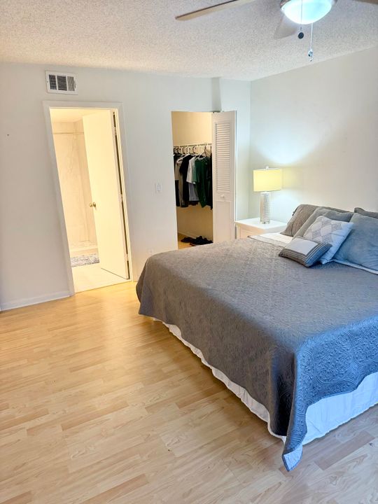 Active With Contract: $1,950 (2 beds, 2 baths, 1111 Square Feet)