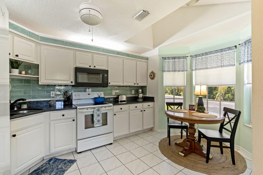 For Sale: $341,500 (3 beds, 3 baths, 1325 Square Feet)