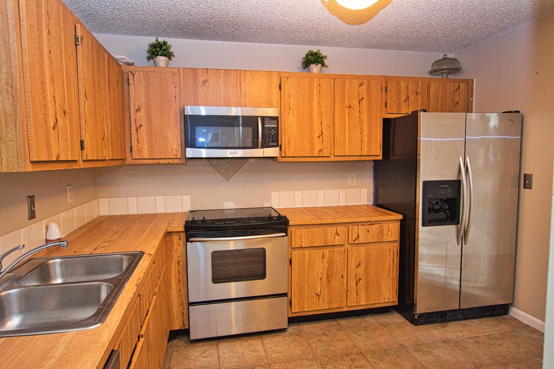 Active With Contract: $2,500 (3 beds, 2 baths, 1347 Square Feet)