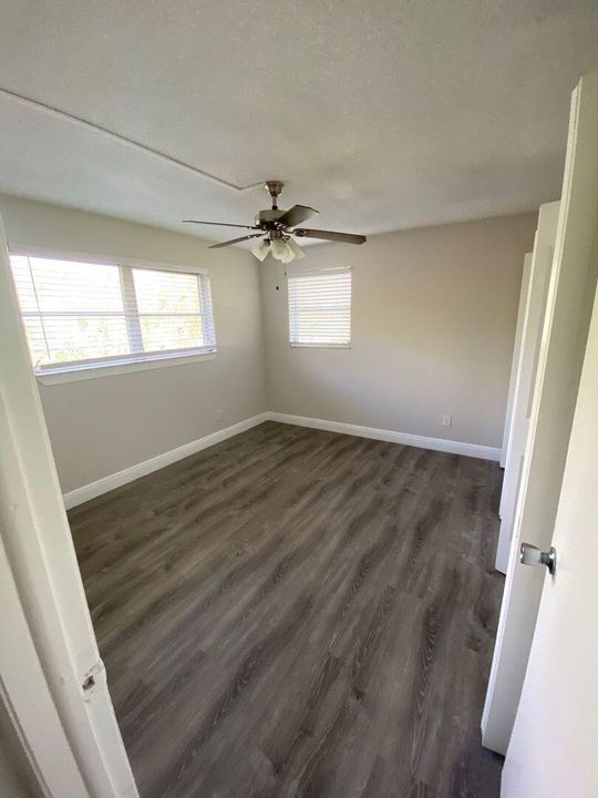 Active With Contract: $2,050 (2 beds, 1 baths, 1000 Square Feet)