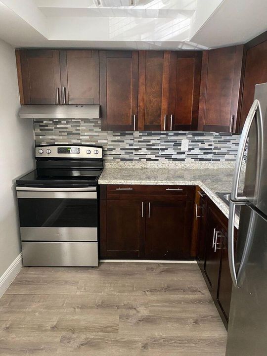 Active With Contract: $2,050 (2 beds, 1 baths, 1000 Square Feet)