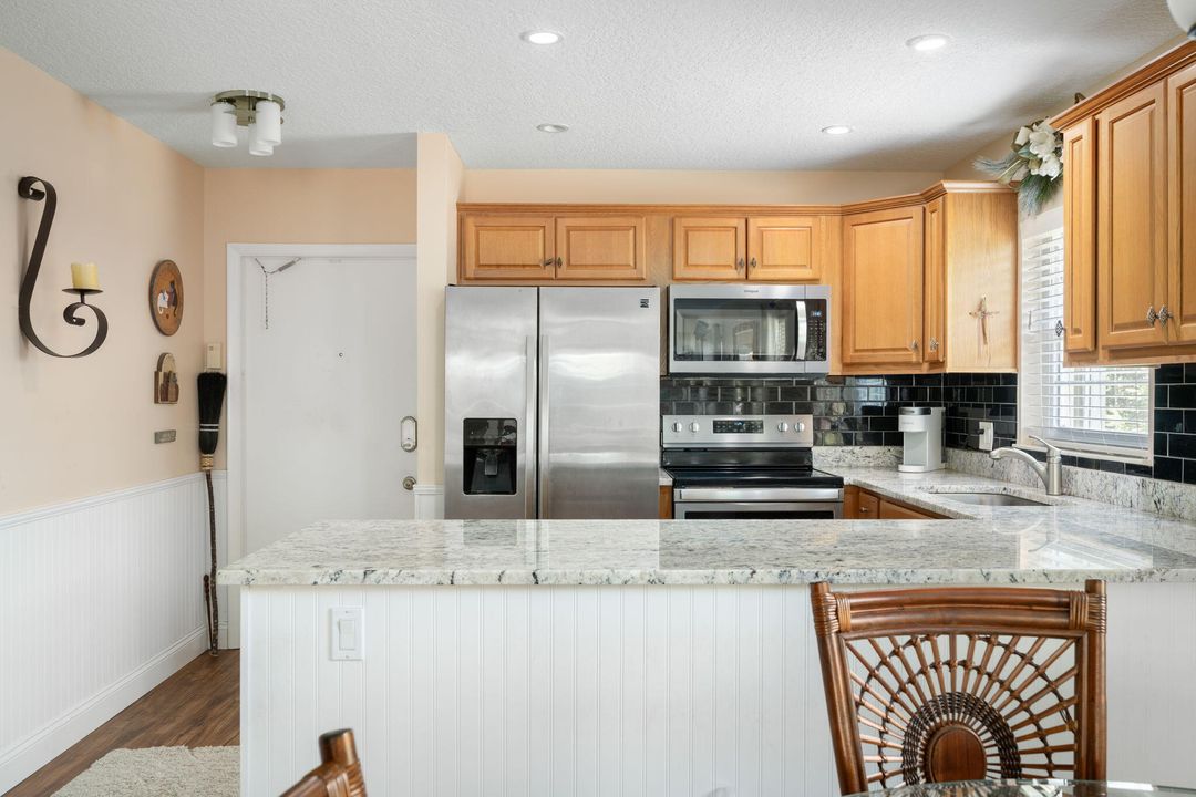 For Sale: $203,000 (2 beds, 2 baths, 1000 Square Feet)