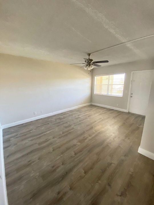 For Rent: $1,725 (1 beds, 1 baths, 700 Square Feet)