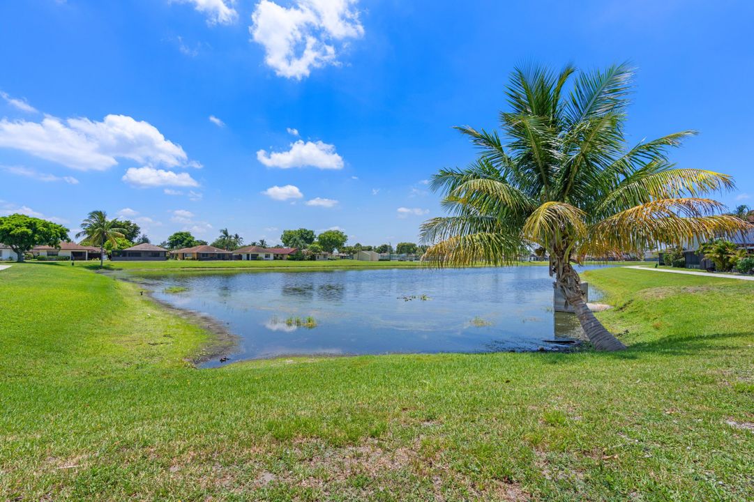 Active With Contract: $320,000 (2 beds, 2 baths, 1150 Square Feet)