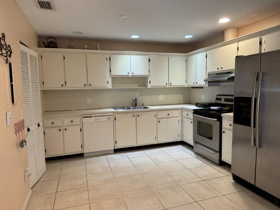 For Sale: $189,900 (2 beds, 2 baths, 1280 Square Feet)