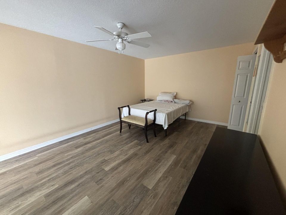 For Sale: $189,900 (2 beds, 2 baths, 1280 Square Feet)