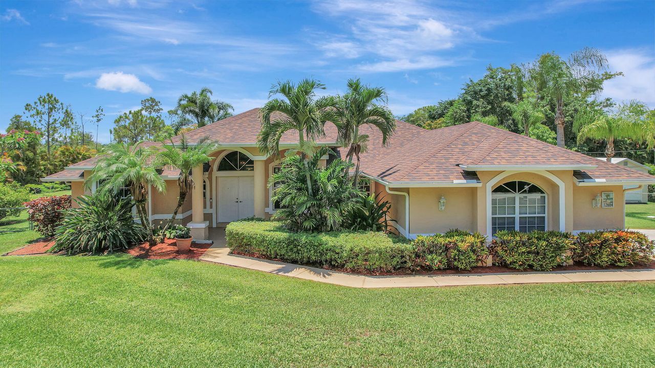 For Sale: $895,000 (3 beds, 2 baths, 2684 Square Feet)