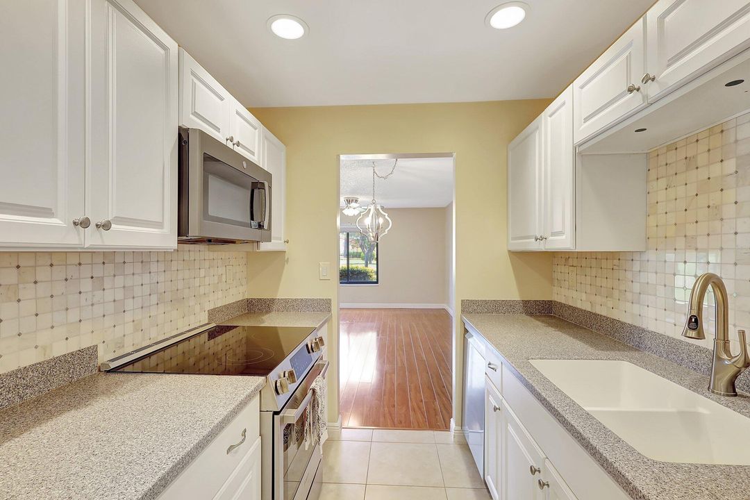 For Sale: $255,000 (2 beds, 2 baths, 1186 Square Feet)