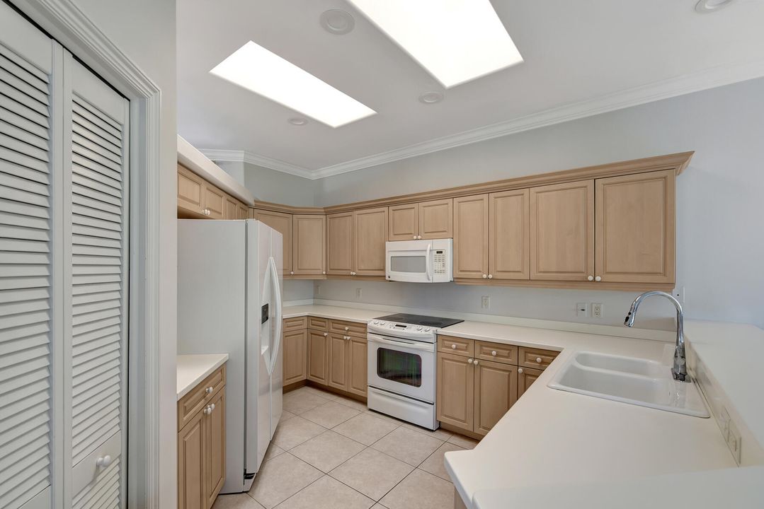 For Sale: $624,900 (2 beds, 2 baths, 1889 Square Feet)