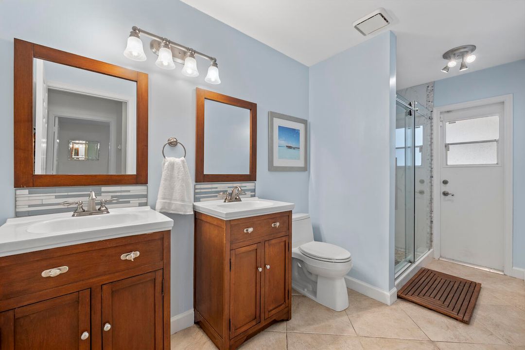 Active With Contract: $1,300,000 (4 beds, 2 baths, 2738 Square Feet)