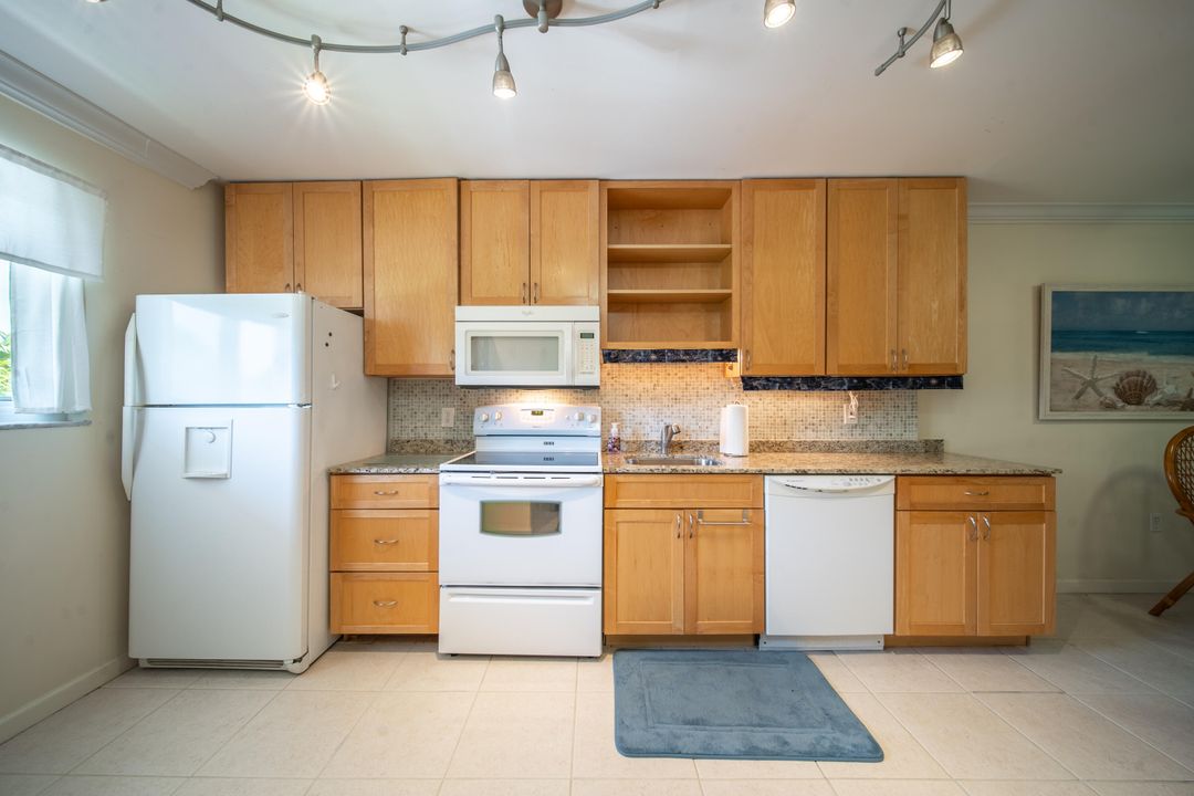 For Sale: $209,900 (2 beds, 2 baths, 1092 Square Feet)