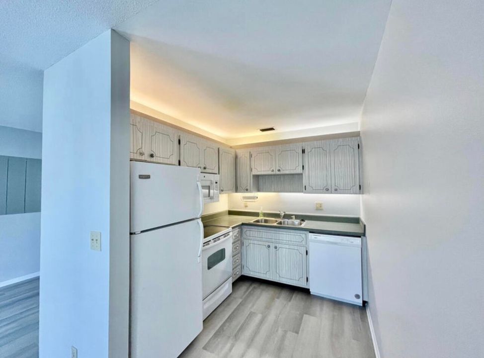 For Rent: $1,600 (1 beds, 1 baths, 679 Square Feet)