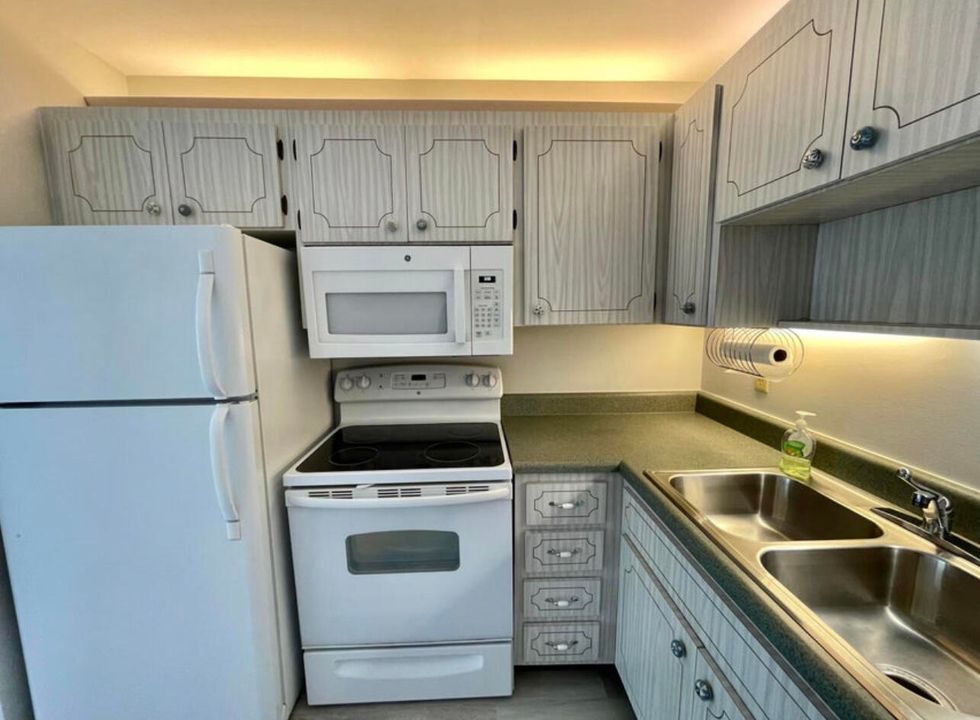 For Rent: $1,600 (1 beds, 1 baths, 679 Square Feet)