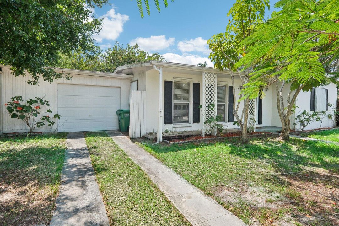 Recently Sold: $210,000 (2 beds, 1 baths, 984 Square Feet)