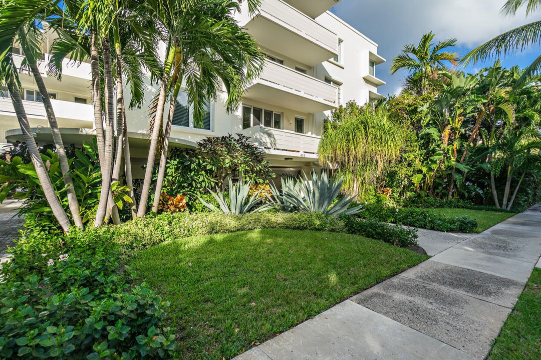 For Sale: $2,600,000 (2 beds, 2 baths, 1200 Square Feet)