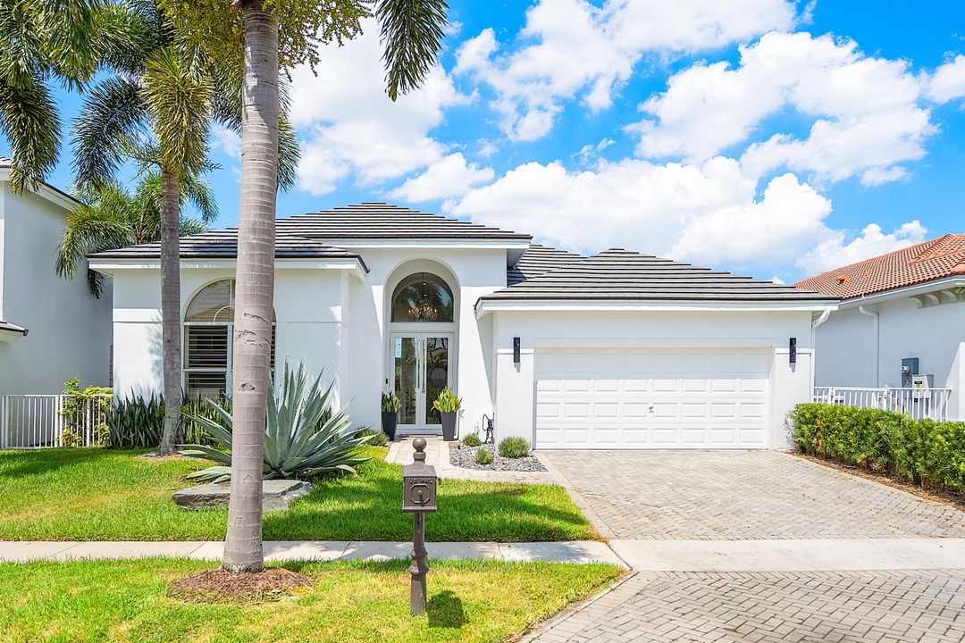 For Sale: $1,999,000 (3 beds, 2 baths, 2609 Square Feet)