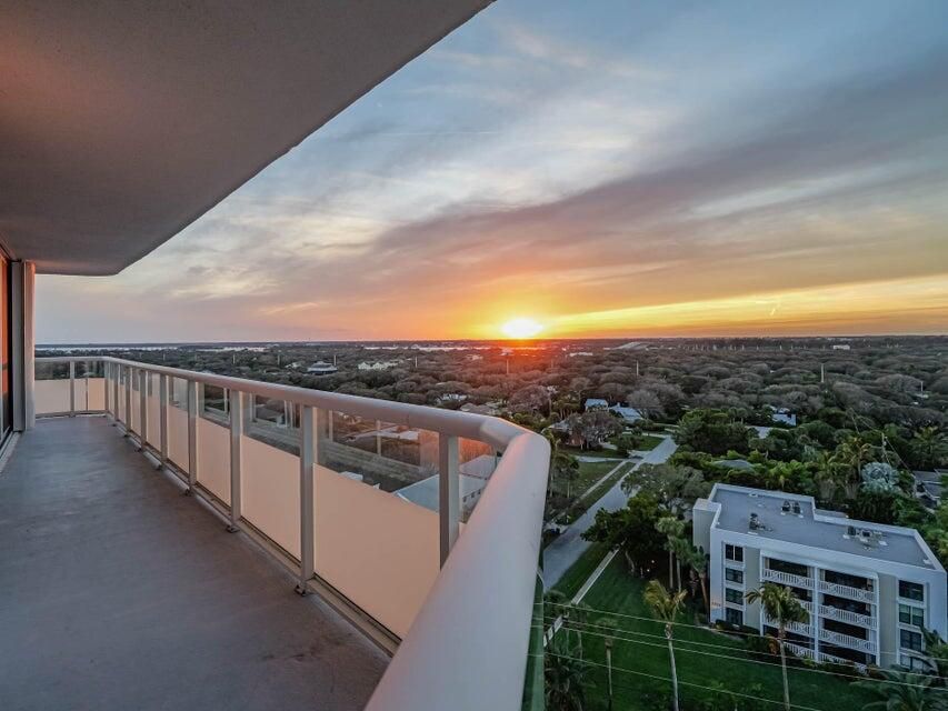 For Sale: $2,295,000 (3 beds, 3 baths, 2224 Square Feet)